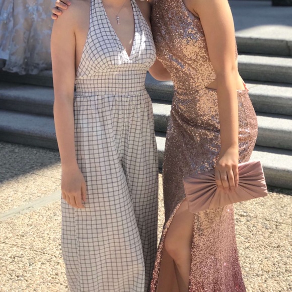 Backless Summer Romper - Picture 4 of 4